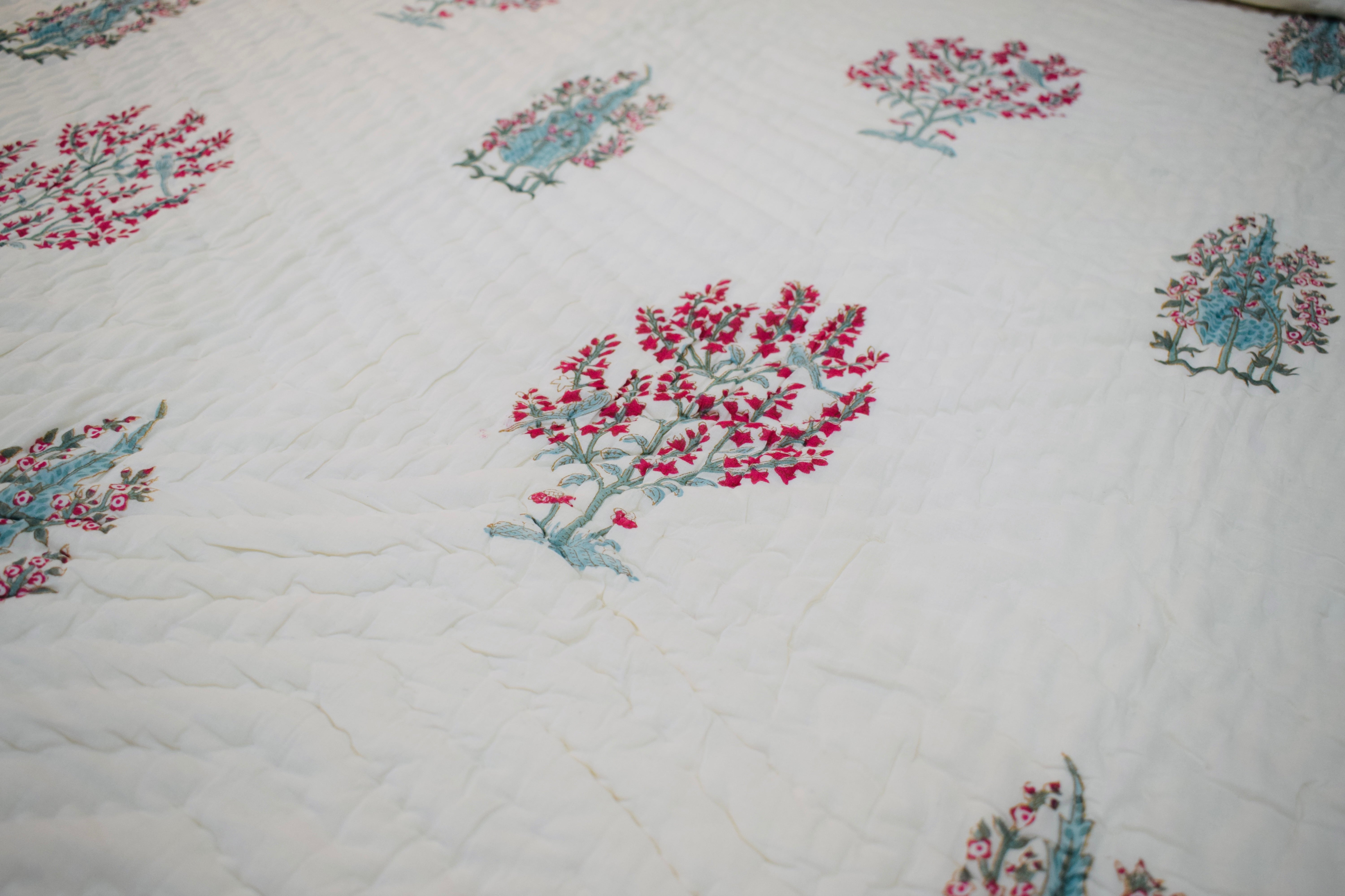 Chirping Birds Bedding Set - Queen Quilt + Bedsheet + Shams