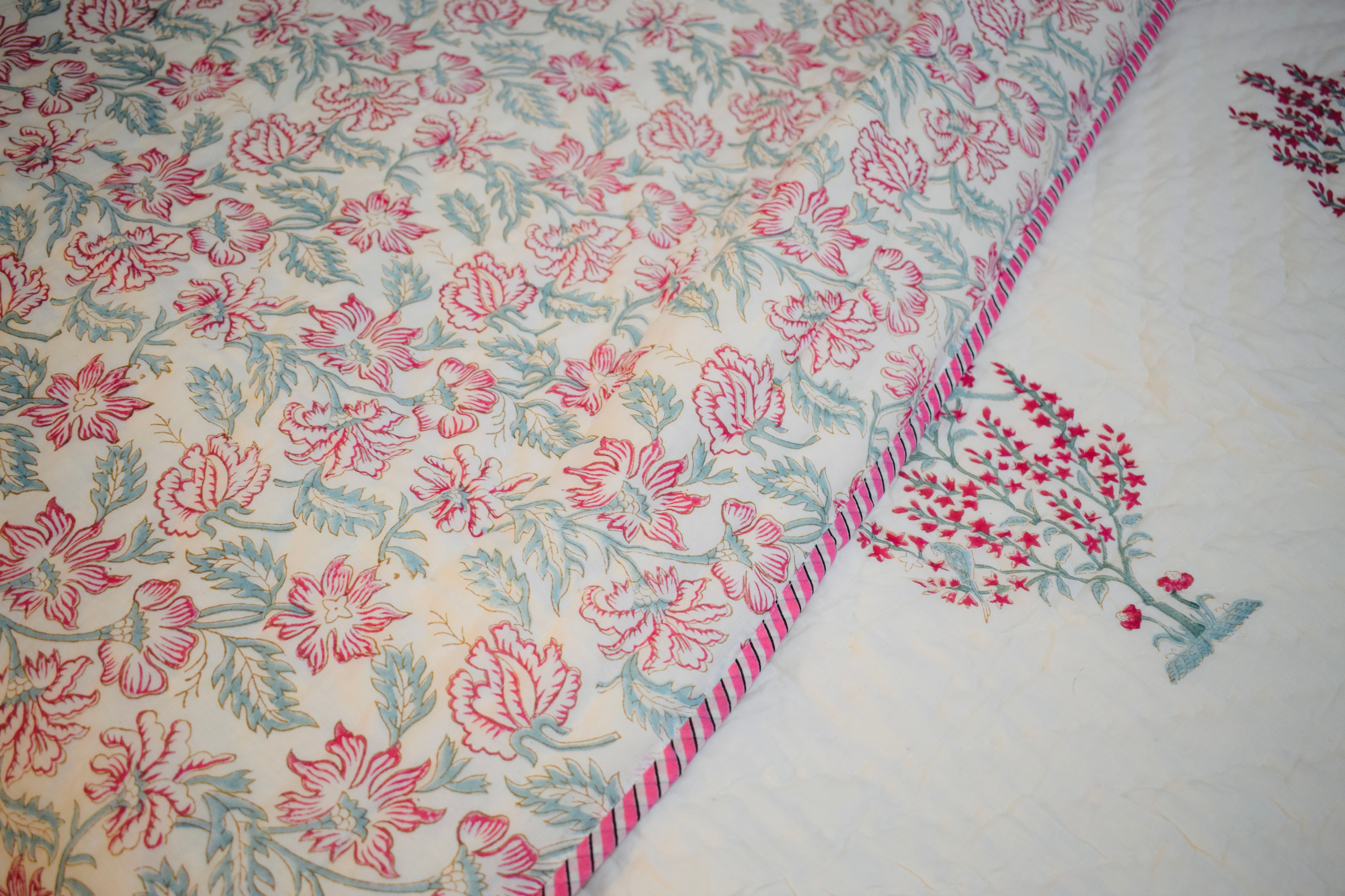 Chirping Birds Bedding Set - Queen Quilt + Bedsheet + Shams