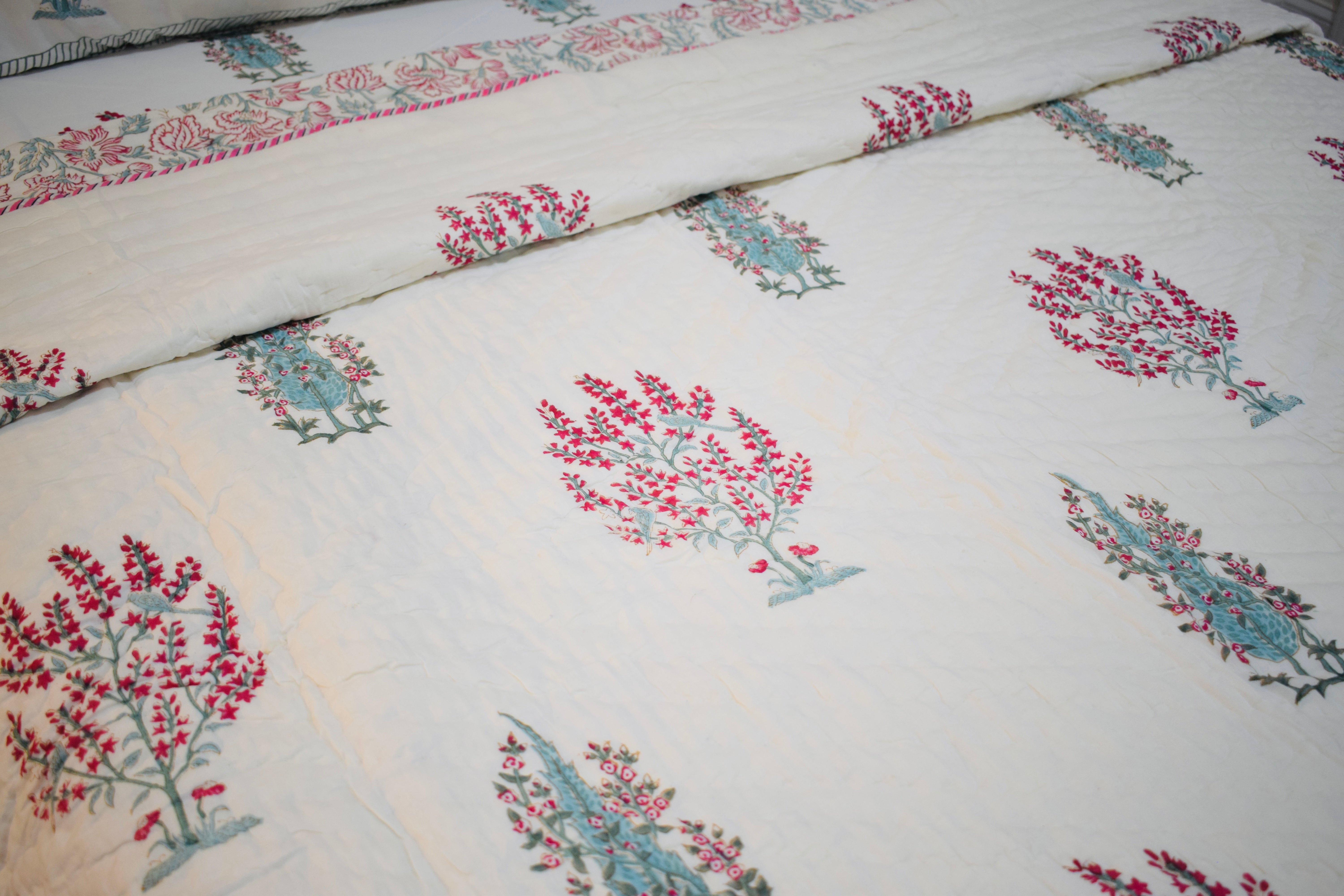 Chirping Birds Bedding Set - Queen Quilt + Bedsheet + Shams