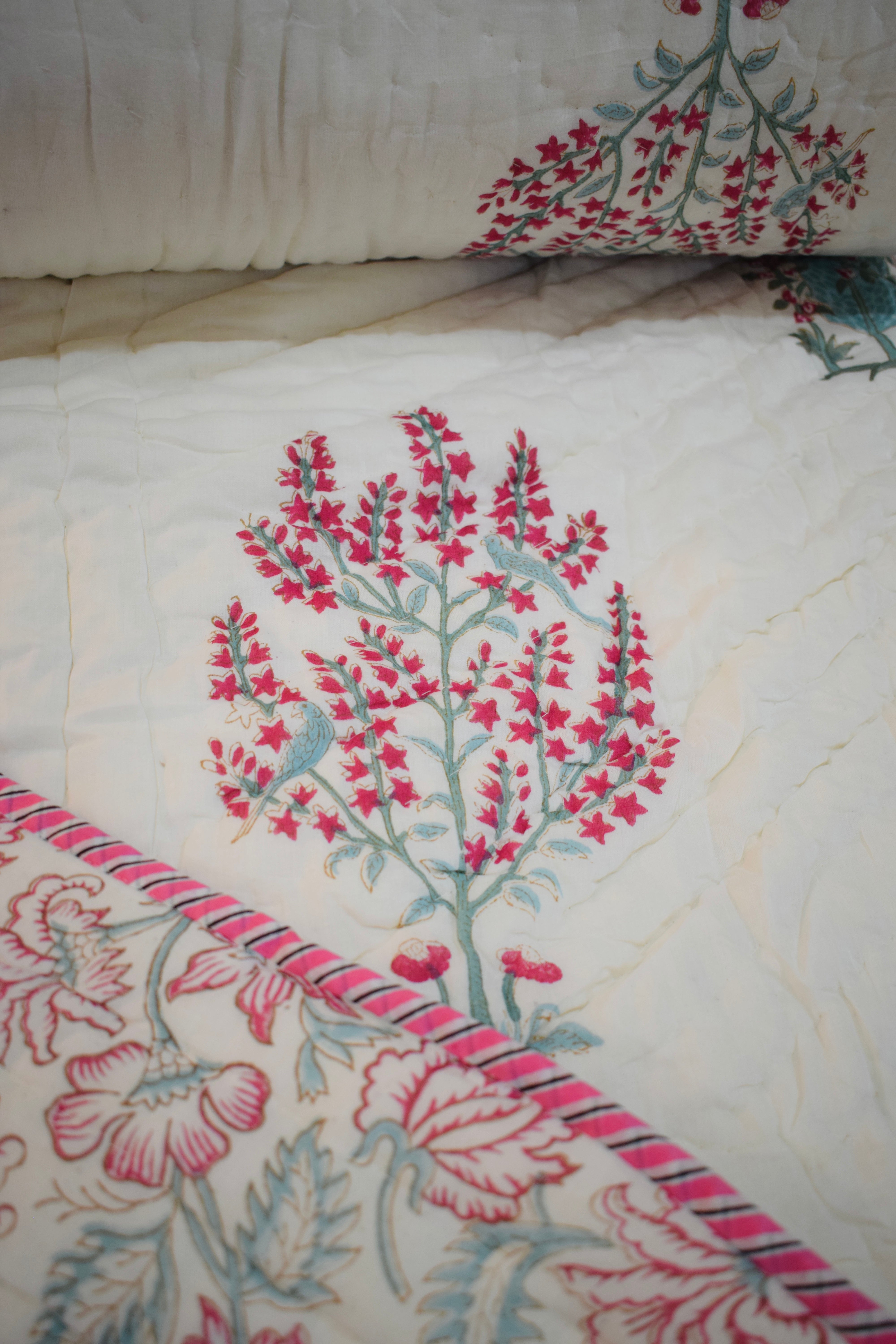 Chirping Birds Bedding Set - Queen Quilt + Bedsheet + Shams