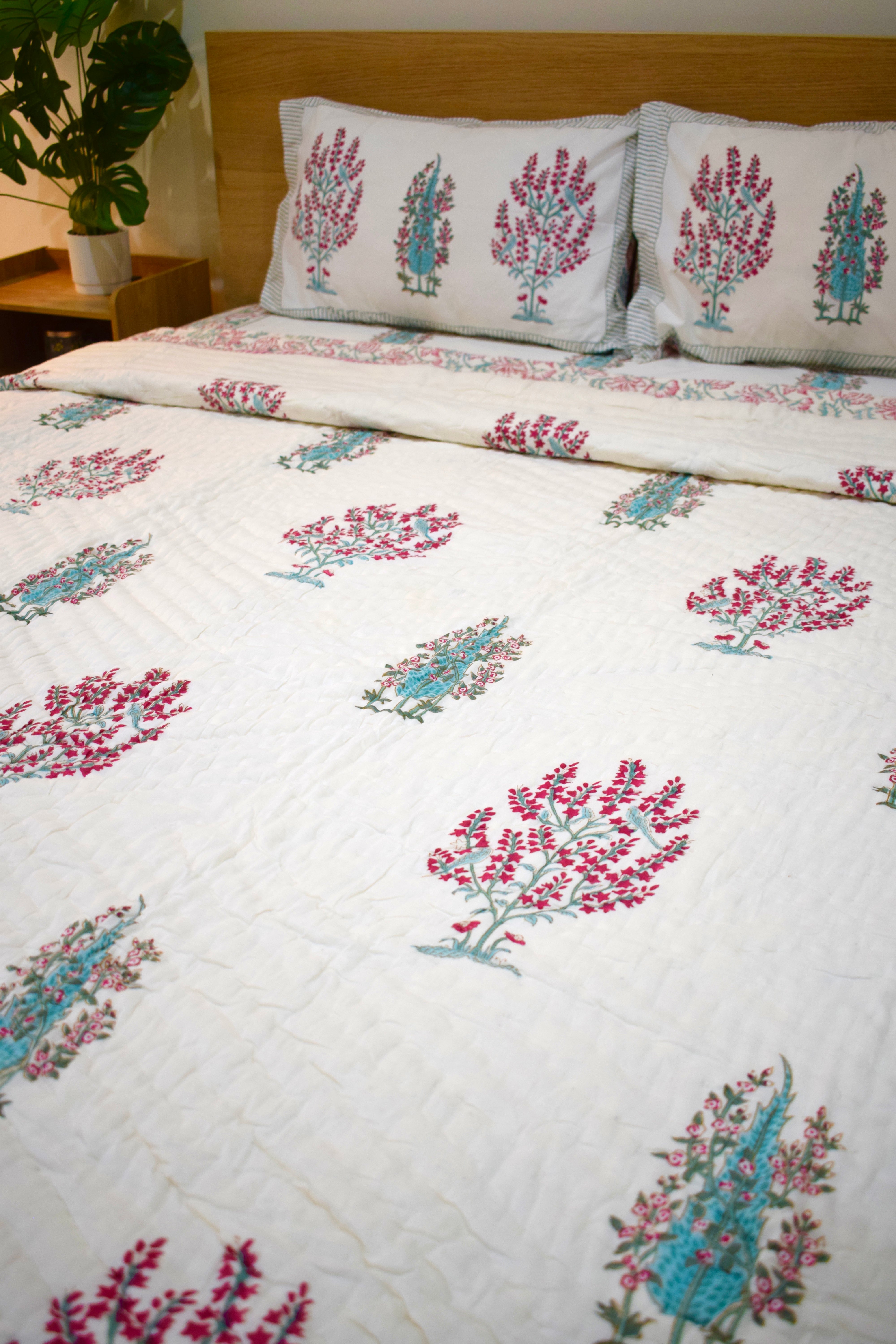 Chirping Birds Bedding Set - Queen Quilt + Bedsheet + Shams