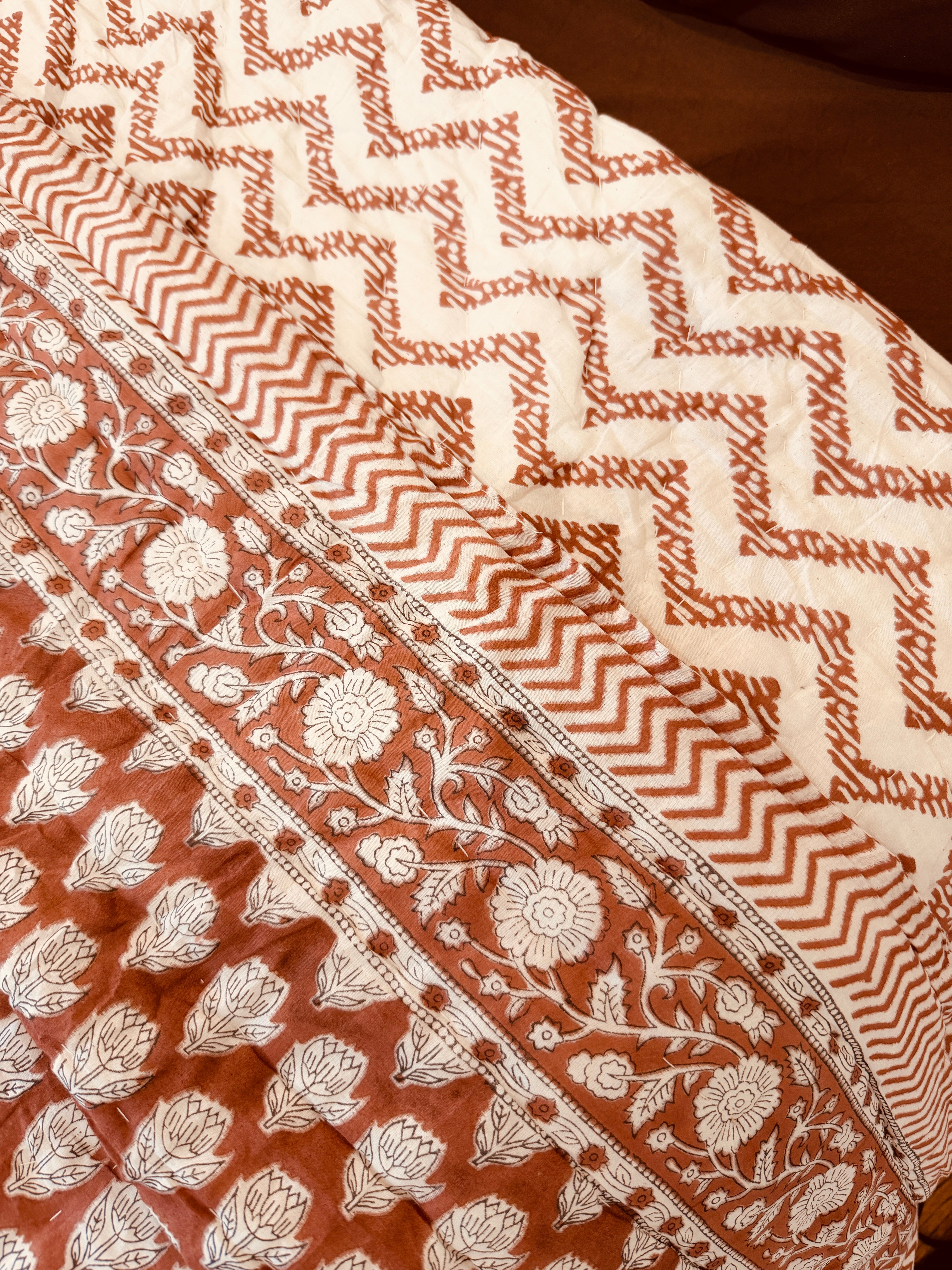 Brown Tulip Reversible - Queen Quilt