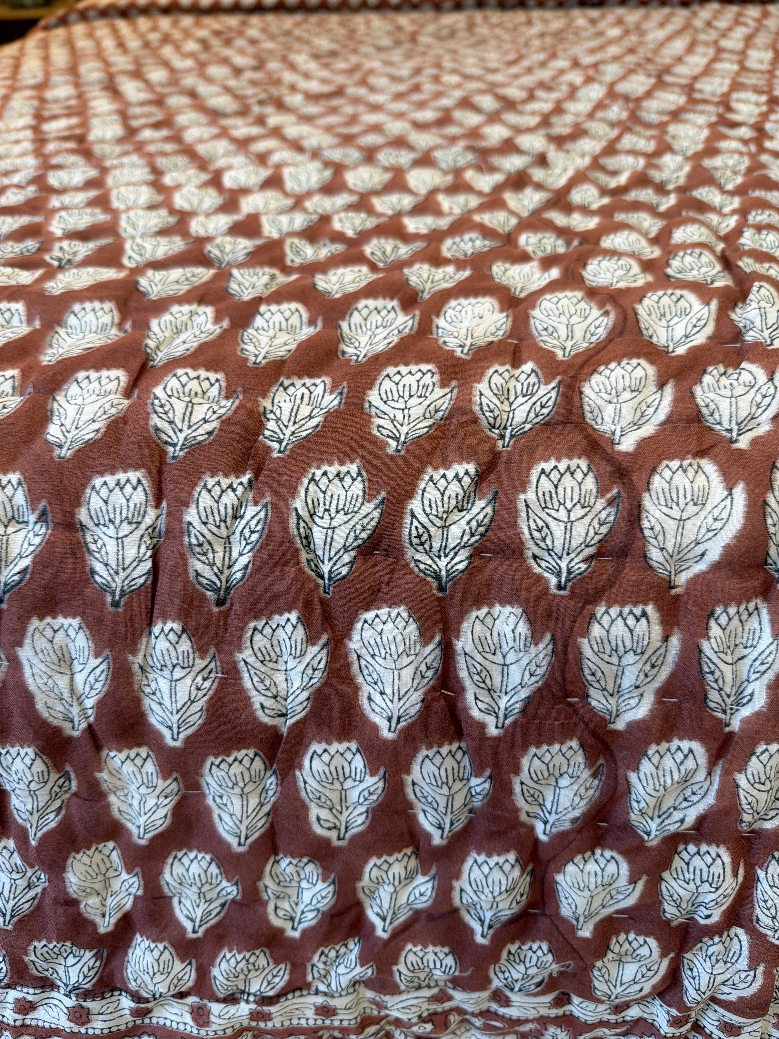 Brown Tulip Reversible - Queen Quilt