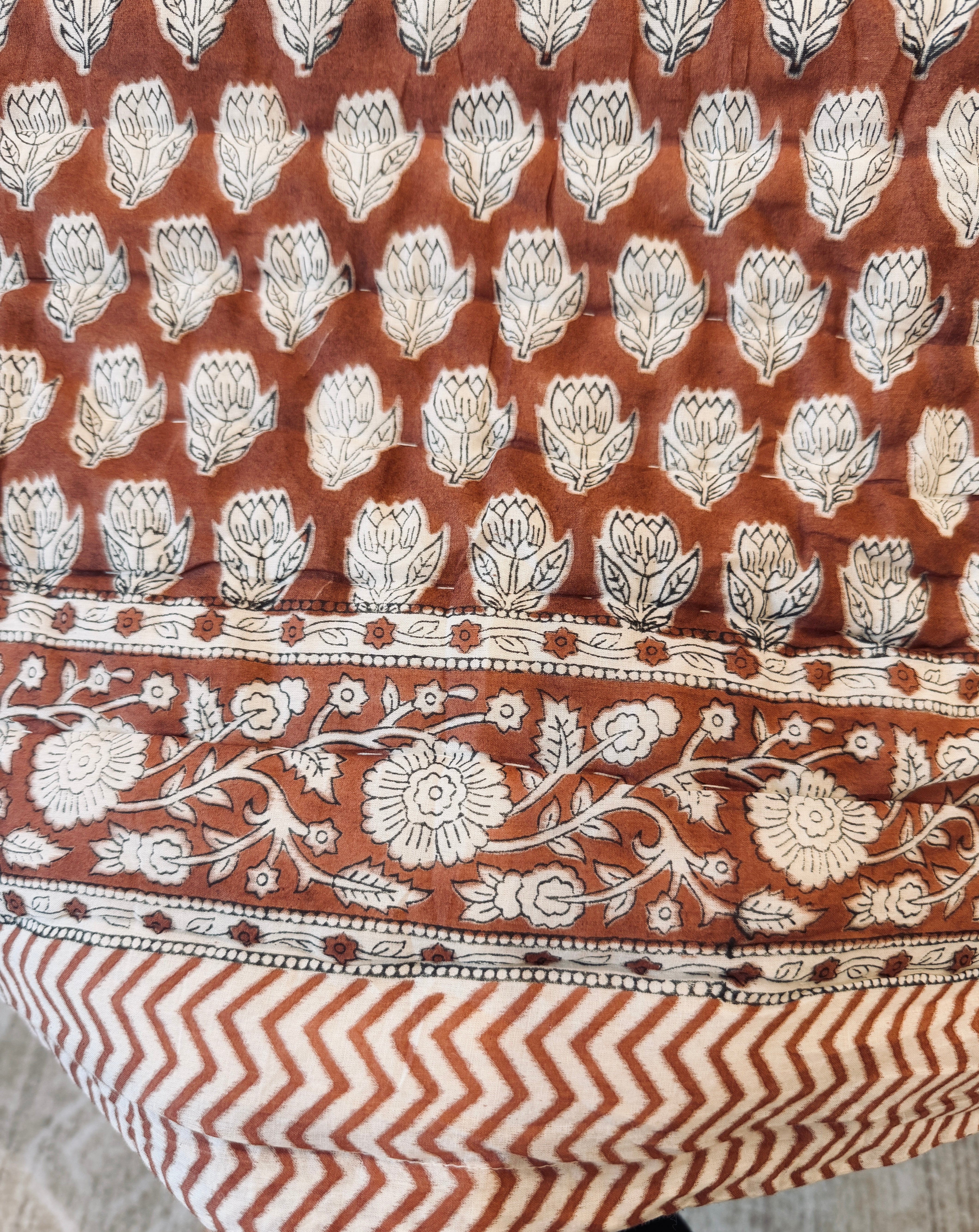 Brown Tulip Reversible - Queen Quilt